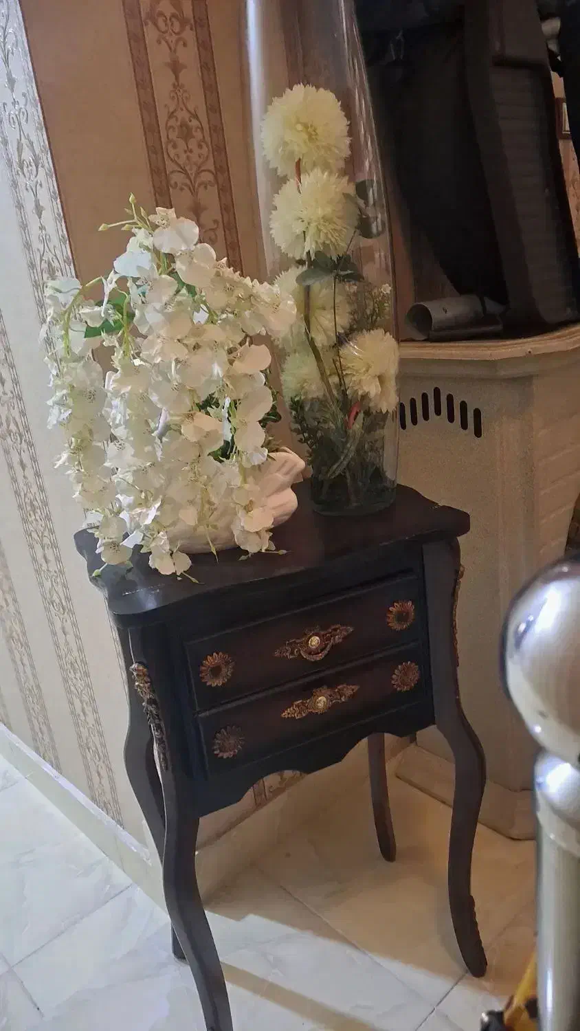 میز همراه با گل|میز تلفن|ارومیه, |دیوار