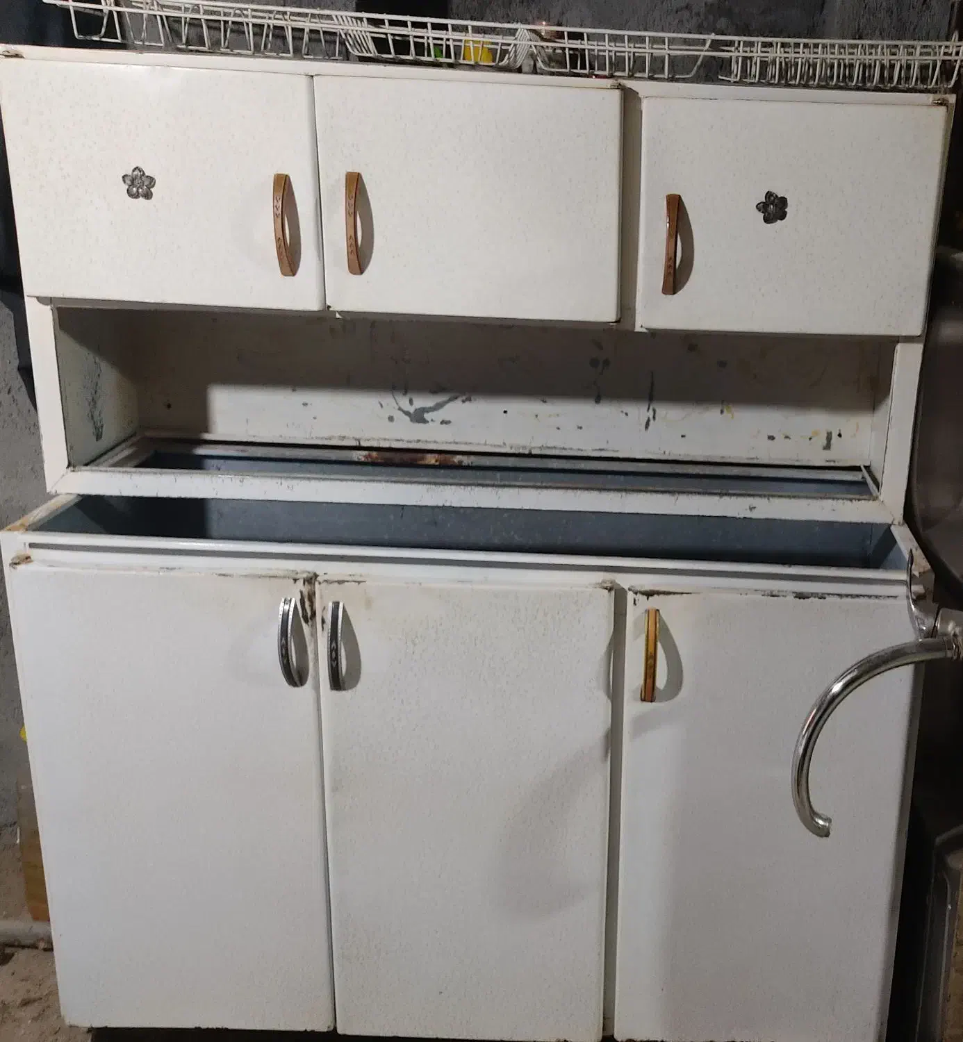 کابینت|آبچکان و نظمدهنده ظروف|صحنه, |دیوار