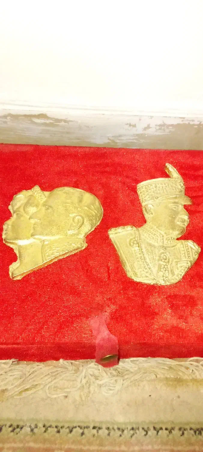 تندیس برنجی شاه و فرح|مجسمه، تندیس، ماکت|اراک, |دیوار