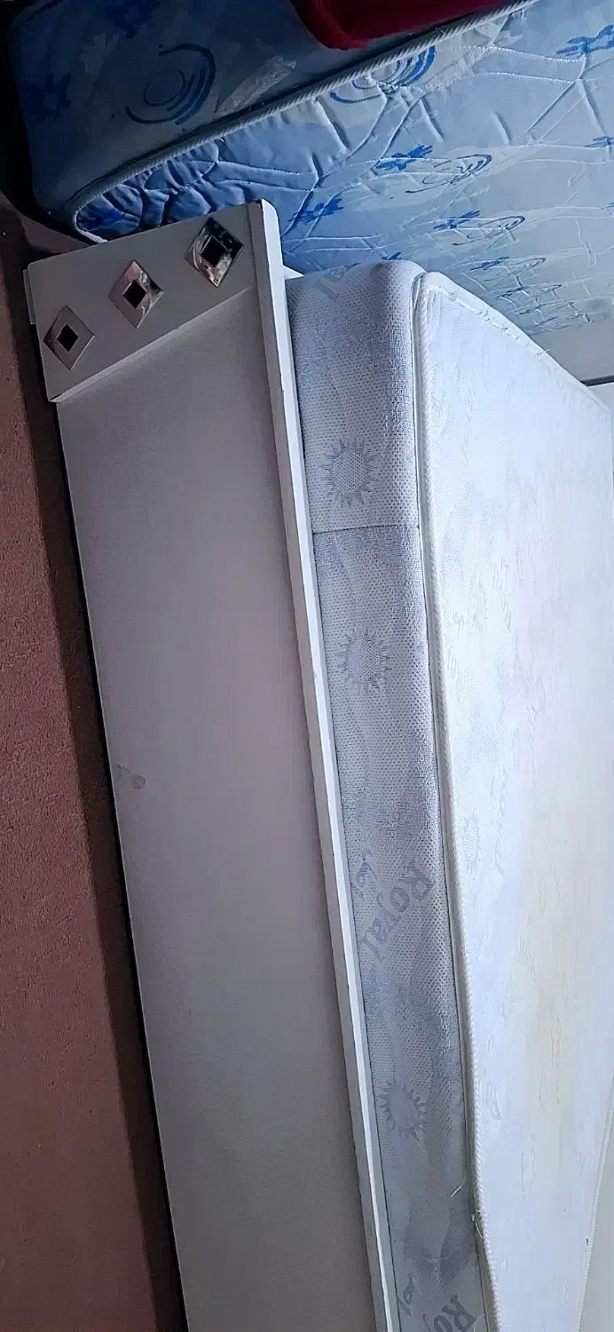 تختخواب دونفره بسیار تمیز و نو|تخت و سرویس خواب|پاکدشت, پاکدشت (مامازند)|دیوار