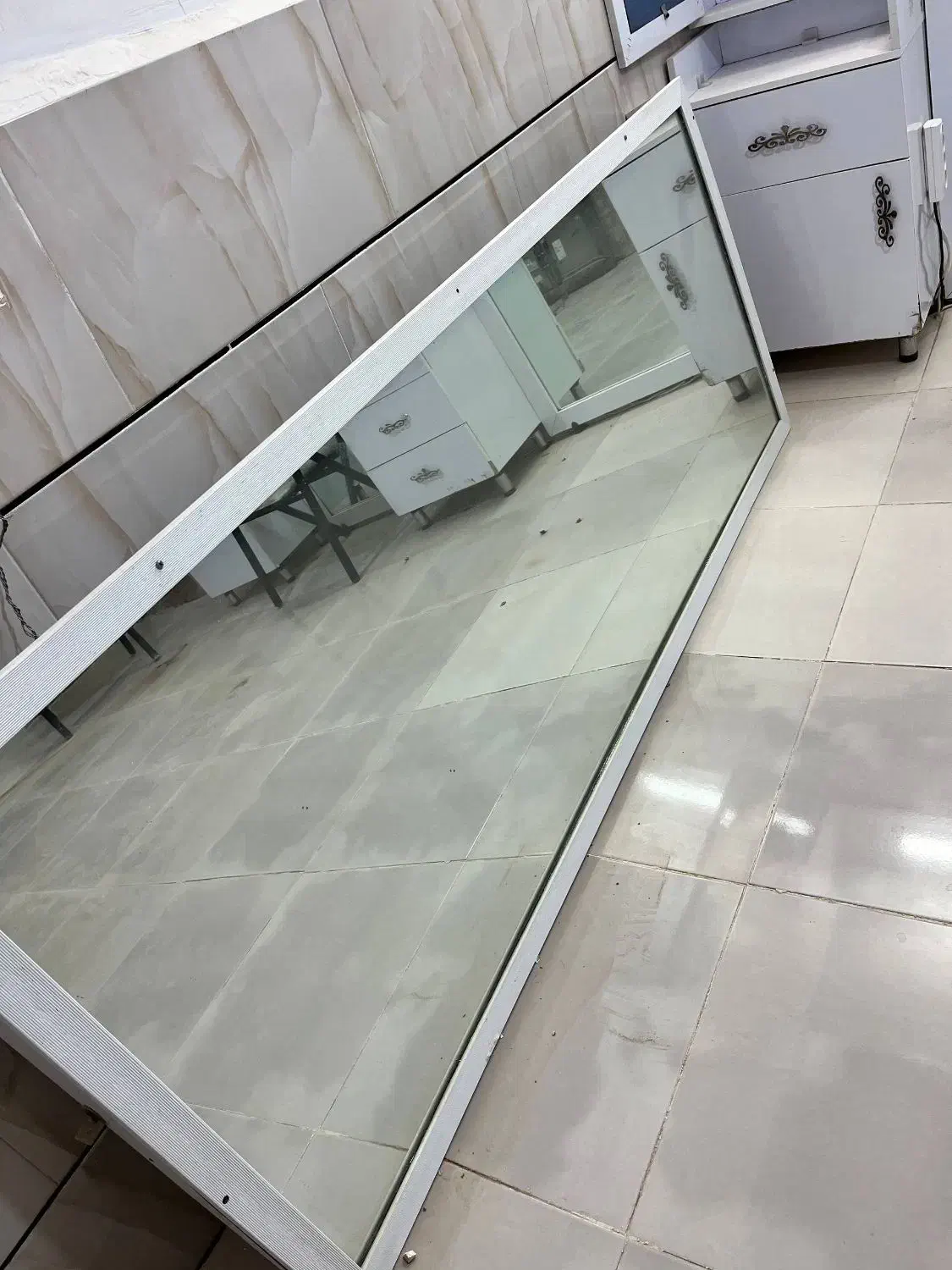 دکور وکمد آرایشگاه|آرایشگاه و سالن‌های زیبایی|میان ولایت, |دیوار