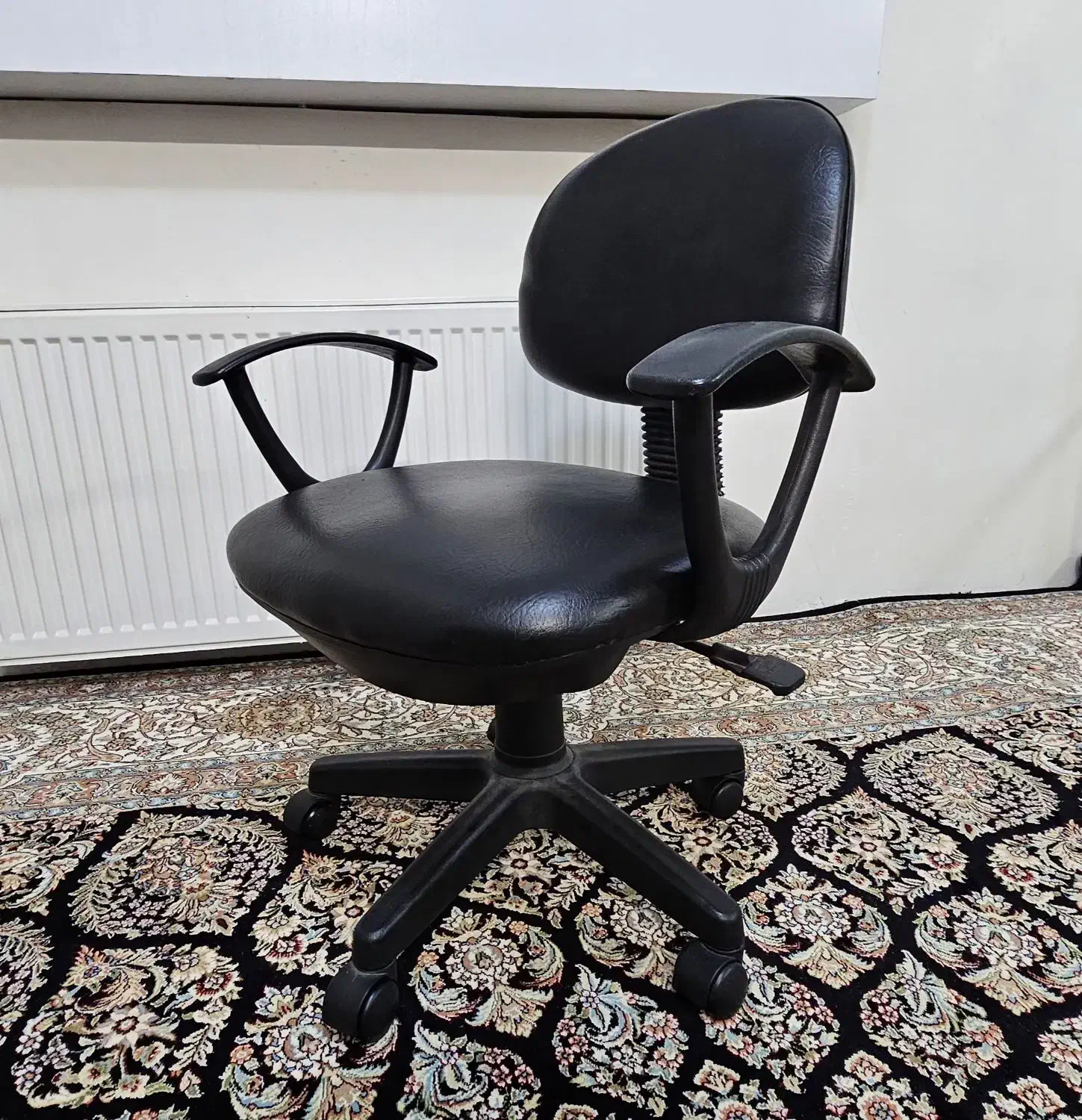 صندلی اداری سالم و تمیز  در حد نو|مبلمان اداری|همدان, |دیوار