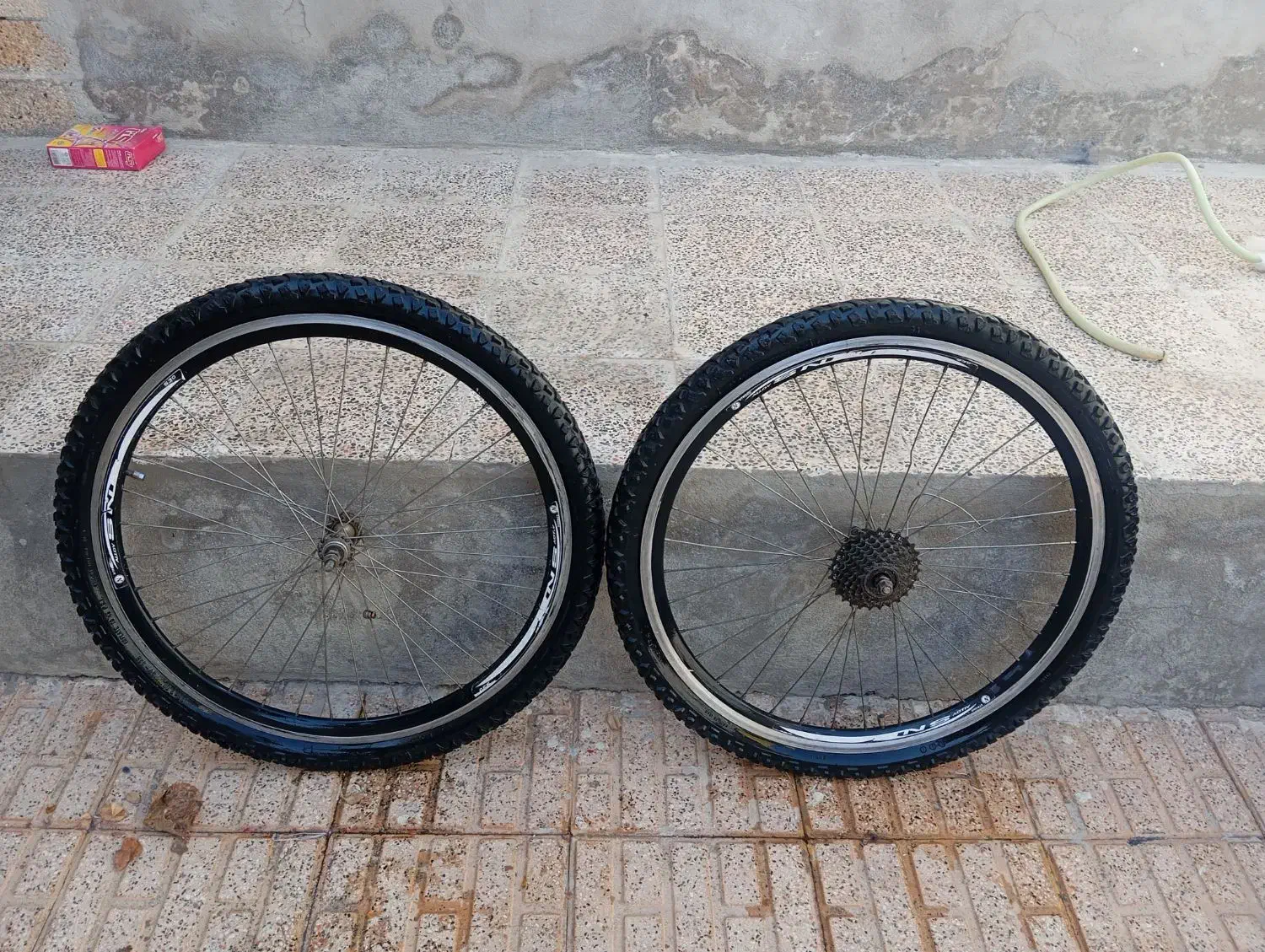 تایر جلو و عقب دوچرخه کامل|دوچرخه، اسکیت، اسکوتر|میانه, |دیوار