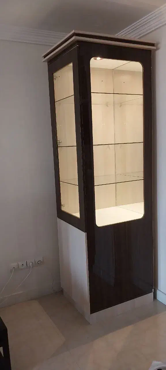 بوفه/ویترین شیشه‌ای ۴ طبقه با نور مخفی|بوفه، ویترین، کنسول|گرگان, |دیوار