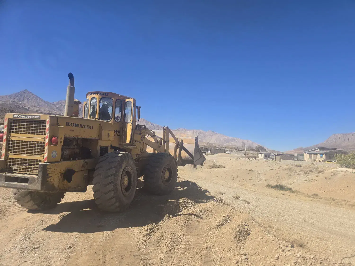 لودر کوماتسو ۱۲۰|خودرو سنگین|صمصامی, |دیوار