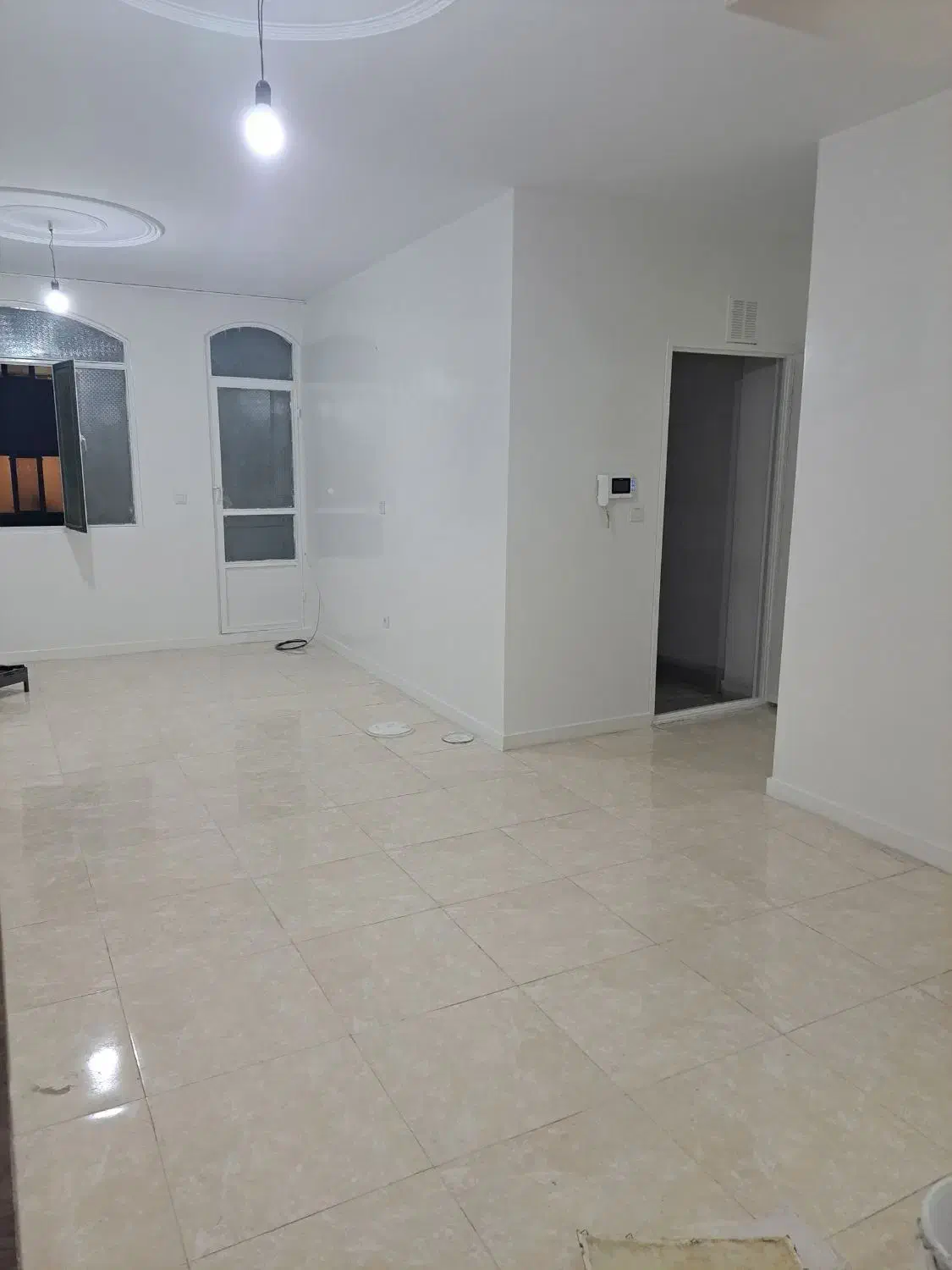 خونه اجاره ای نقاشی شده تمیز