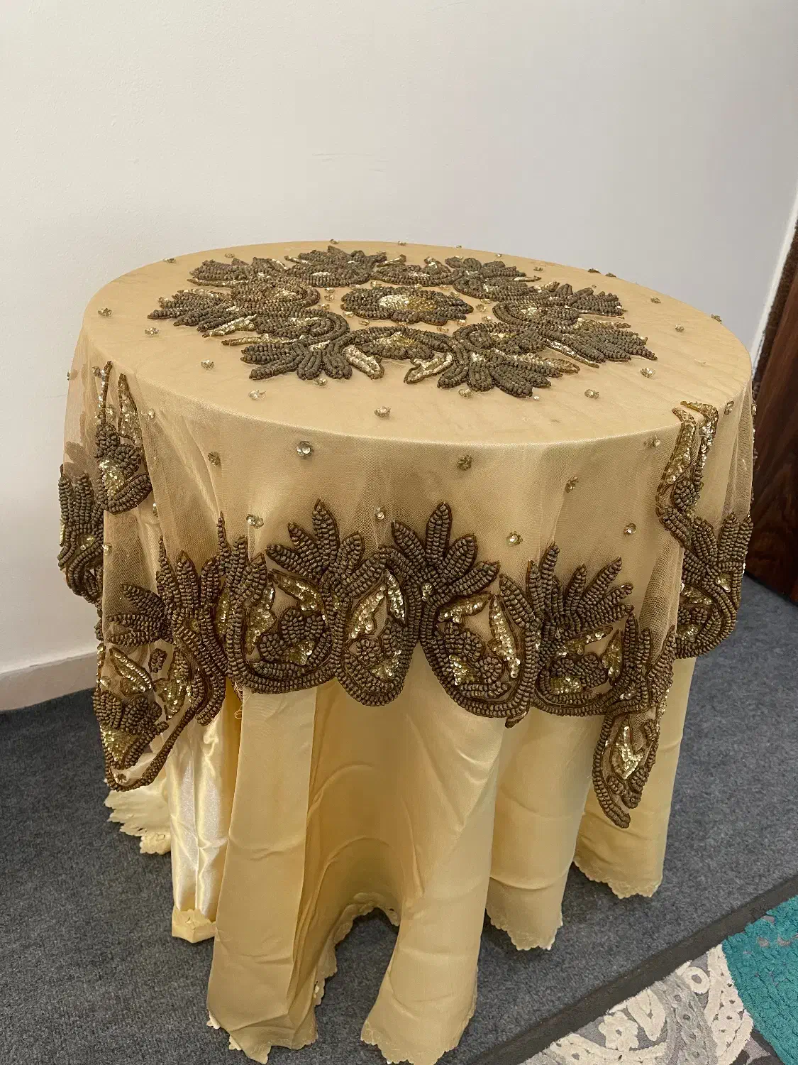 میز گرد با رومیزی|میز و صندلی غذاخوری|بابل, |دیوار