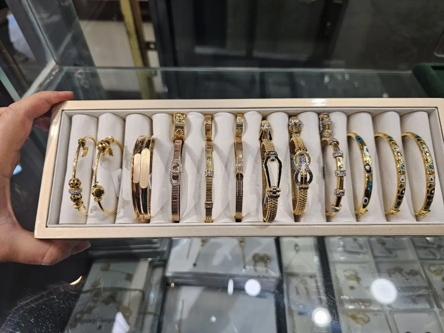 انواع دستبند طلا|جواهرات|اصفهان, نقش جهان|دیوار