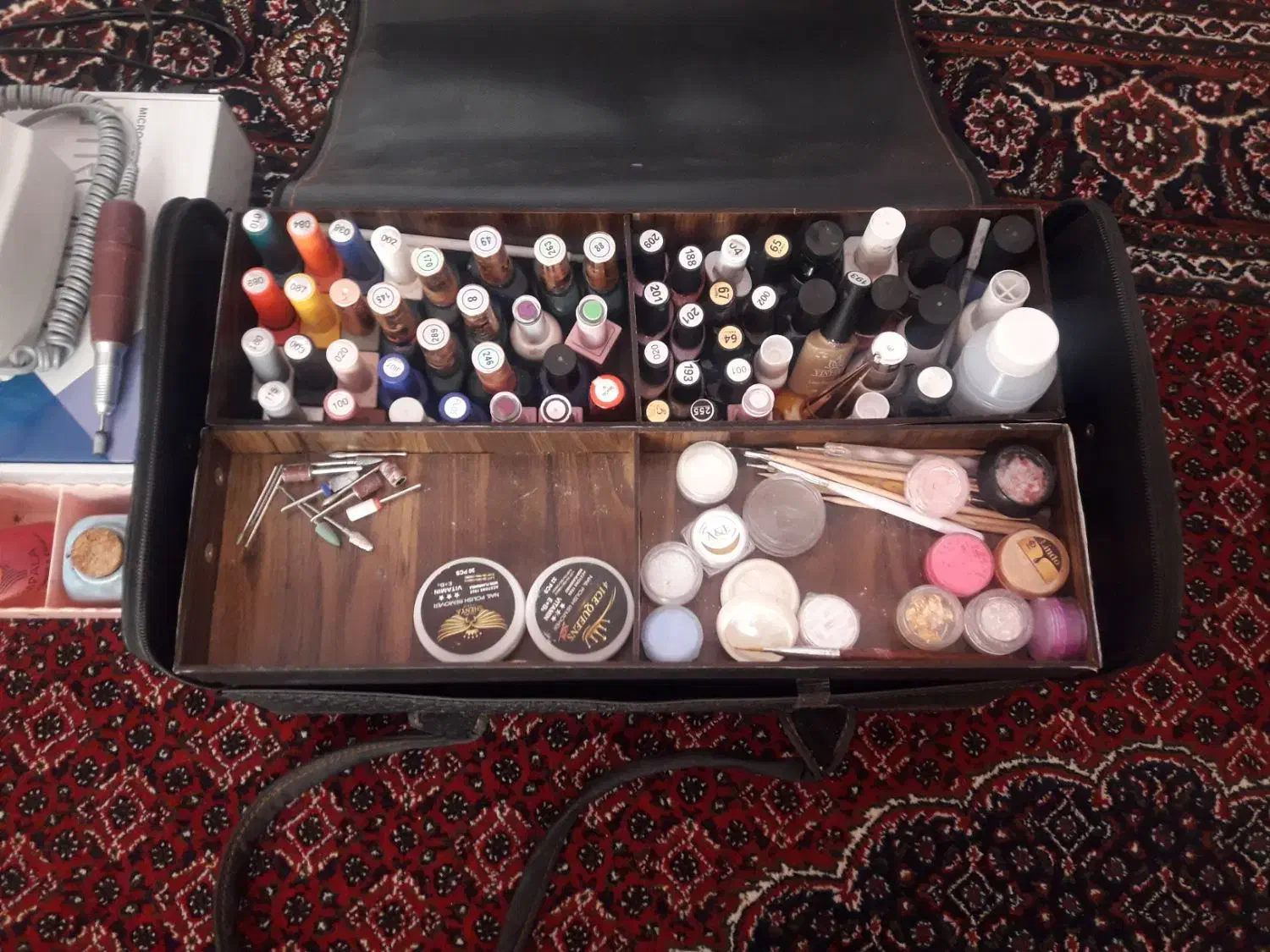 وسایل کاشت ناخن|آرایشگاه و سالن‌های زیبایی|سنندج, |دیوار