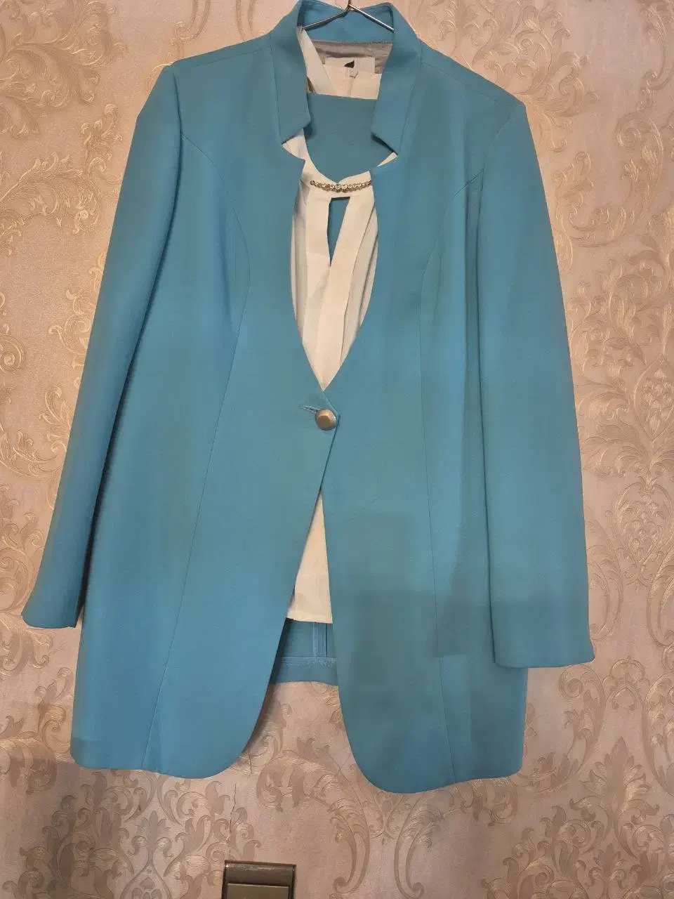 کت و شلوار زنانه|لباس|اصفهان, خانه اصفهان|دیوار