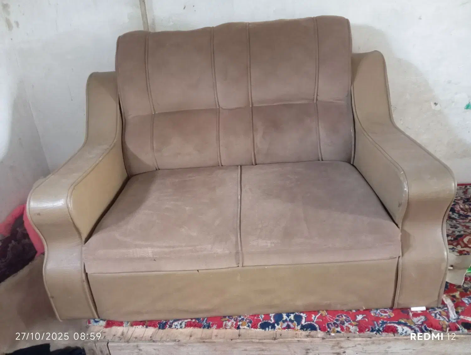 مبل چرمی یک عدد دونفری دوعدد یک نفری  خیلی تمیز|مبلمان خانگی و میز عسلی|آق قلا, |دیوار