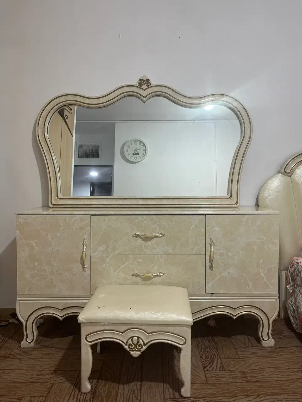 تخت دونفره|تخت و سرویس خواب|هشتگرد, هشتگرد قدیم|دیوار