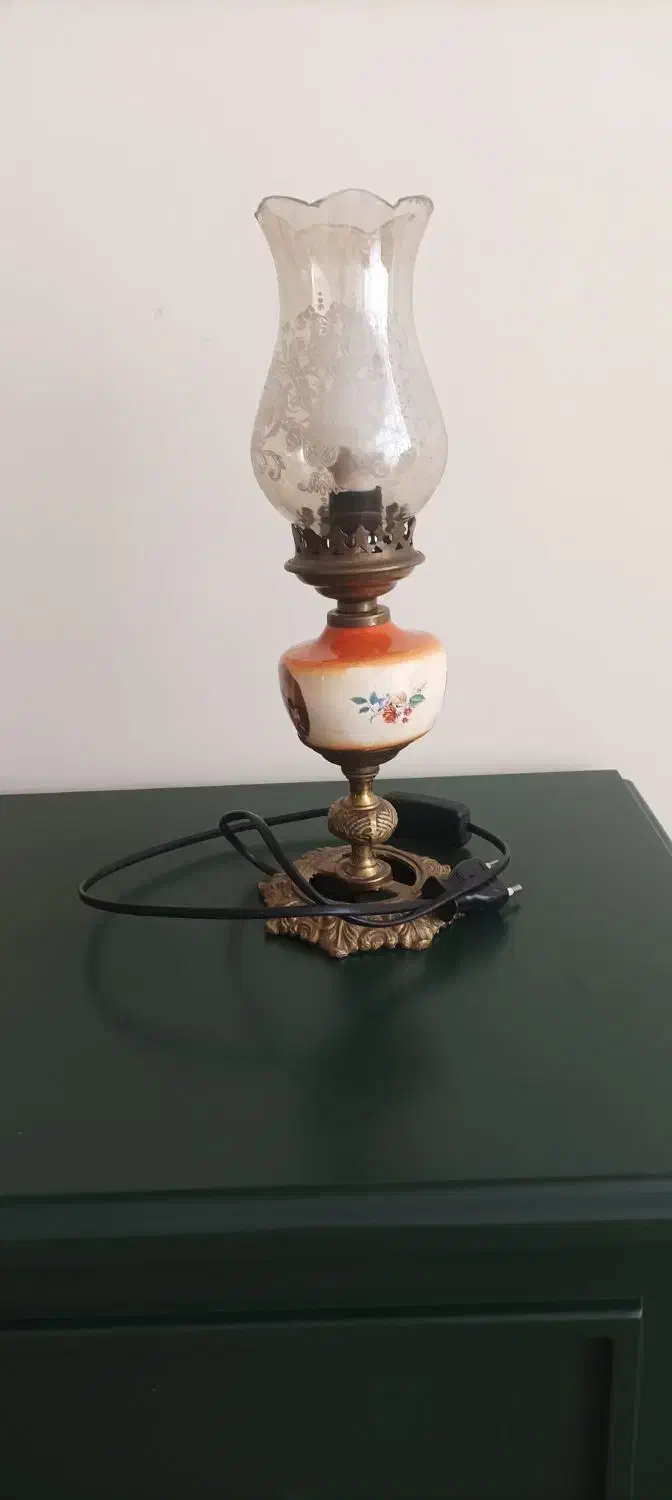 چراغ خواب|کلکسیون اشیاء عتیقه|تهران, نیروی هوایی (پیروزی)|دیوار