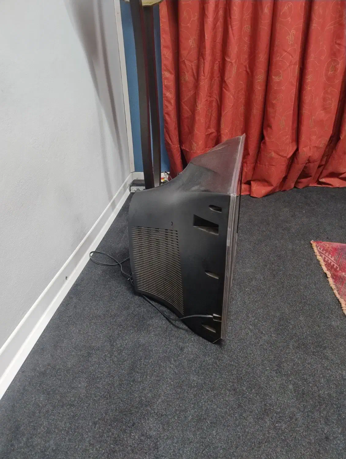 تلویزیون ۲۱ اینچ ال جی و گیرنده دیجیتال دنای|تلویزیون و پروژکتور|بابل, |دیوار