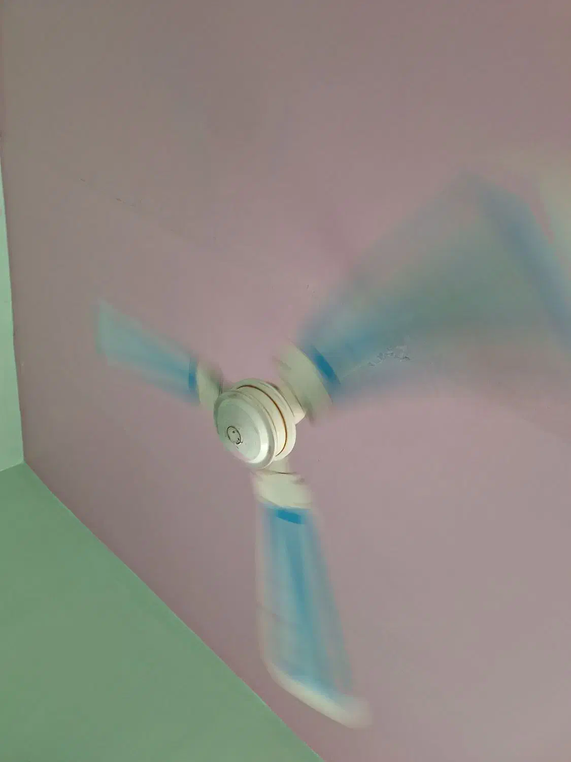 پنکه سقفی|پنکه و تصفیهکنندهٔ هوا|مسجد سلیمان, |دیوار