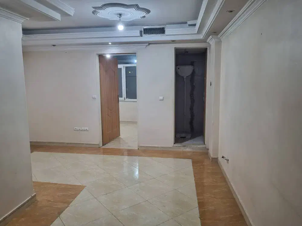 آپارتمان تک واحدی طبقه اول تاجری