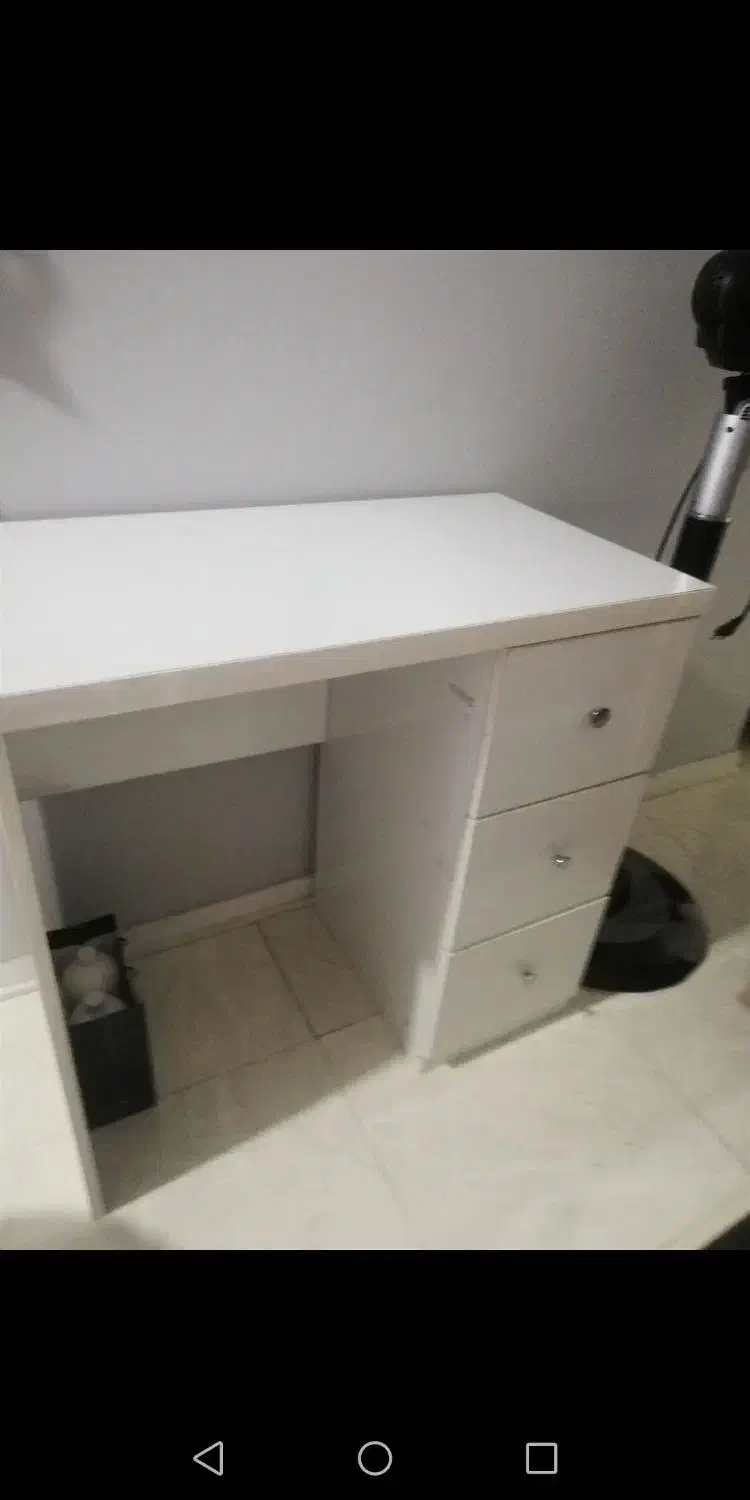 تخت ومیز تحریر|تخت و سرویس خواب|رودهن, |دیوار