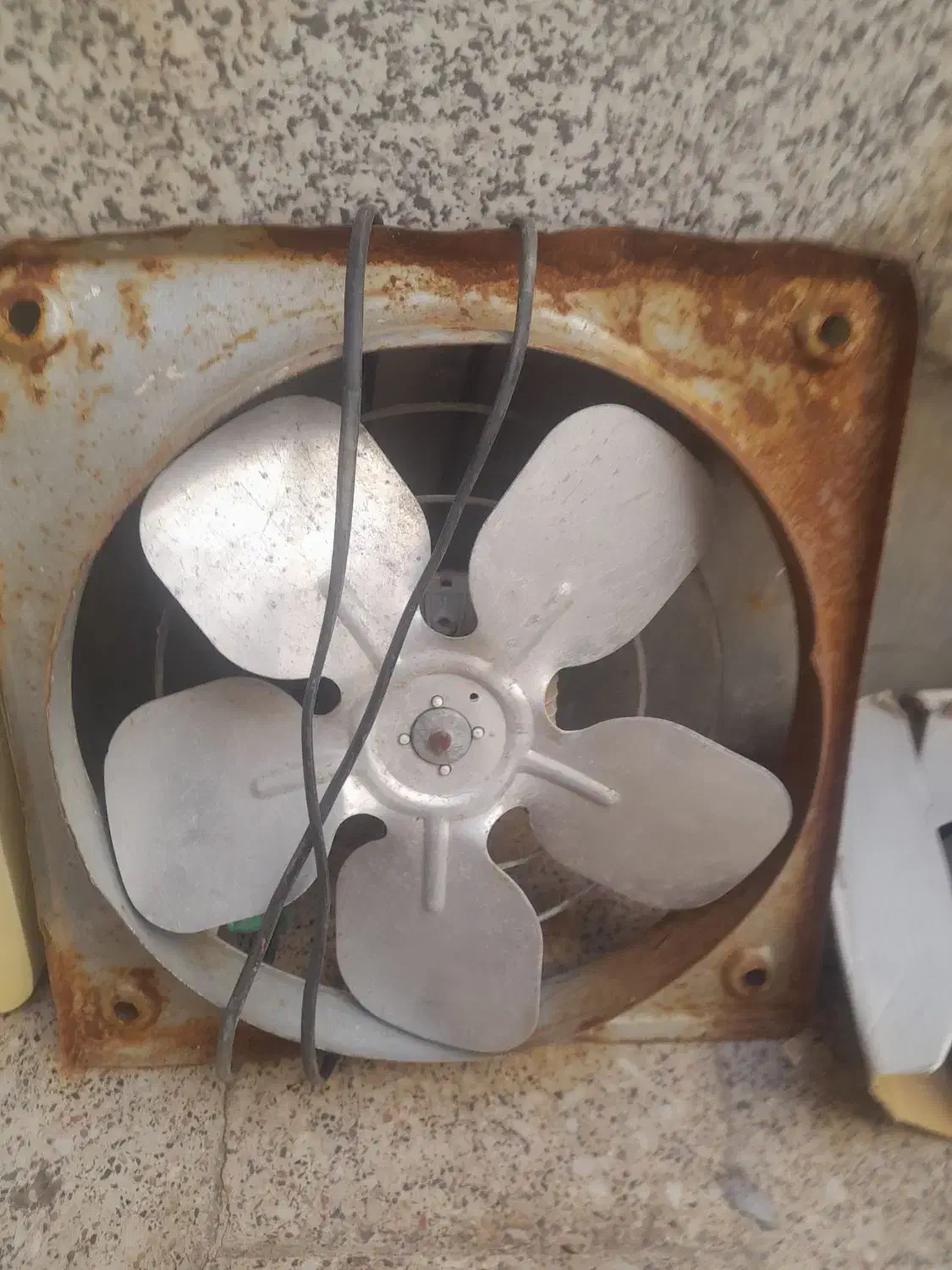 ۲ تا هواکش|پنکه و تصفیهکنندهٔ هوا|قم, هفت تیر|دیوار