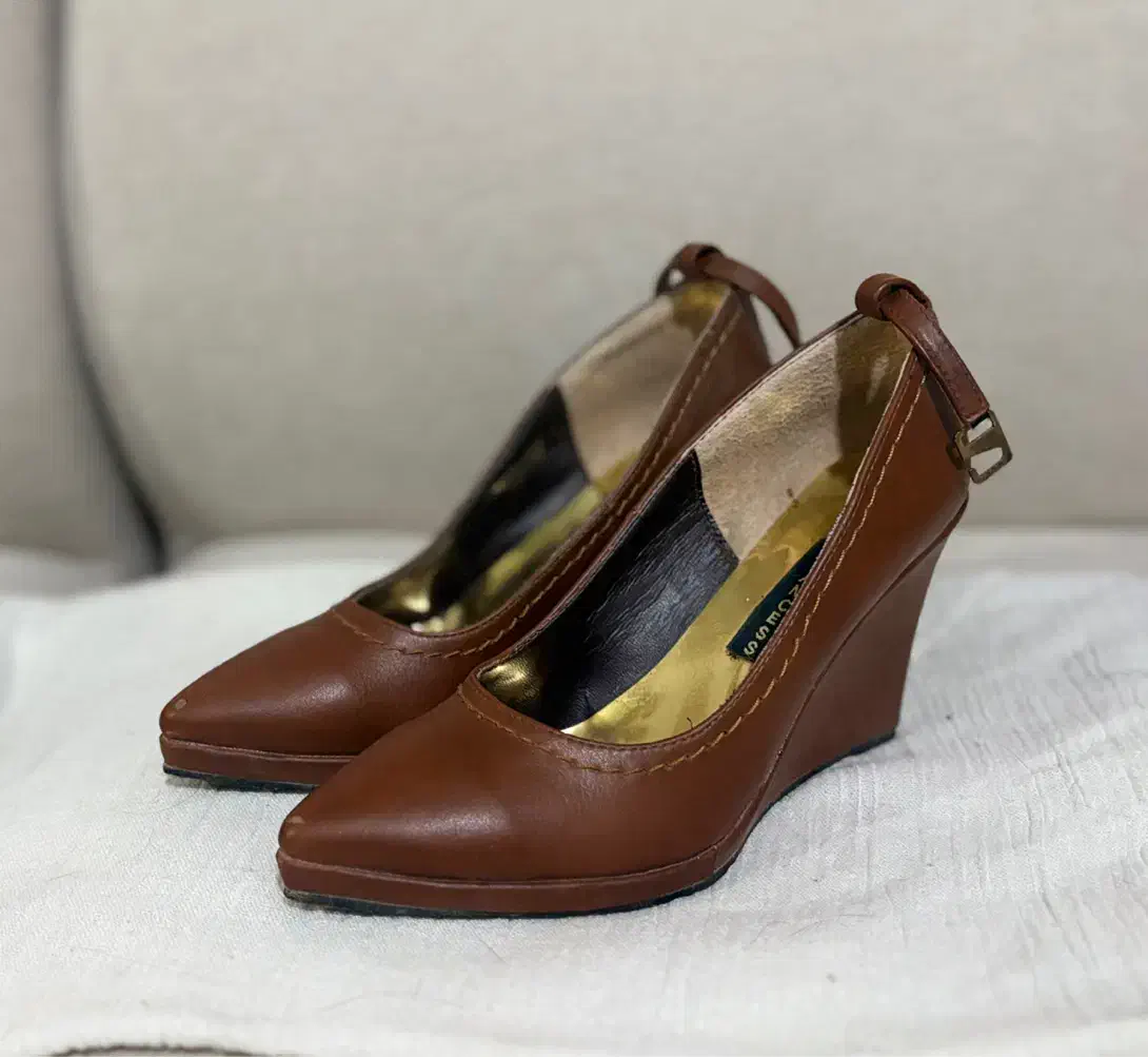 کفش|کیف، کفش، کمربند|شیراز, شهرک مخابرات|دیوار