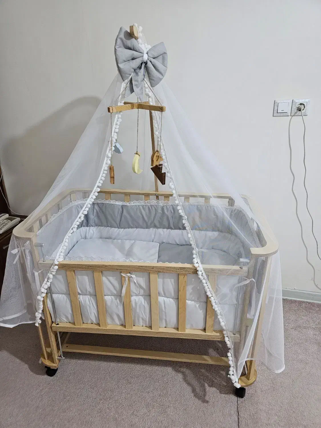 گهواره کنار مادر ویونا|تخت و صندلی بچه|چمران, |دیوار