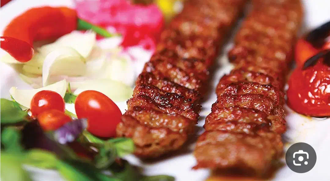 ب یک اشپز حرفه ای نیازمندیم|استخدام خدمات فروشگاه و رستوران|کاشان, گارزگاه|دیوار