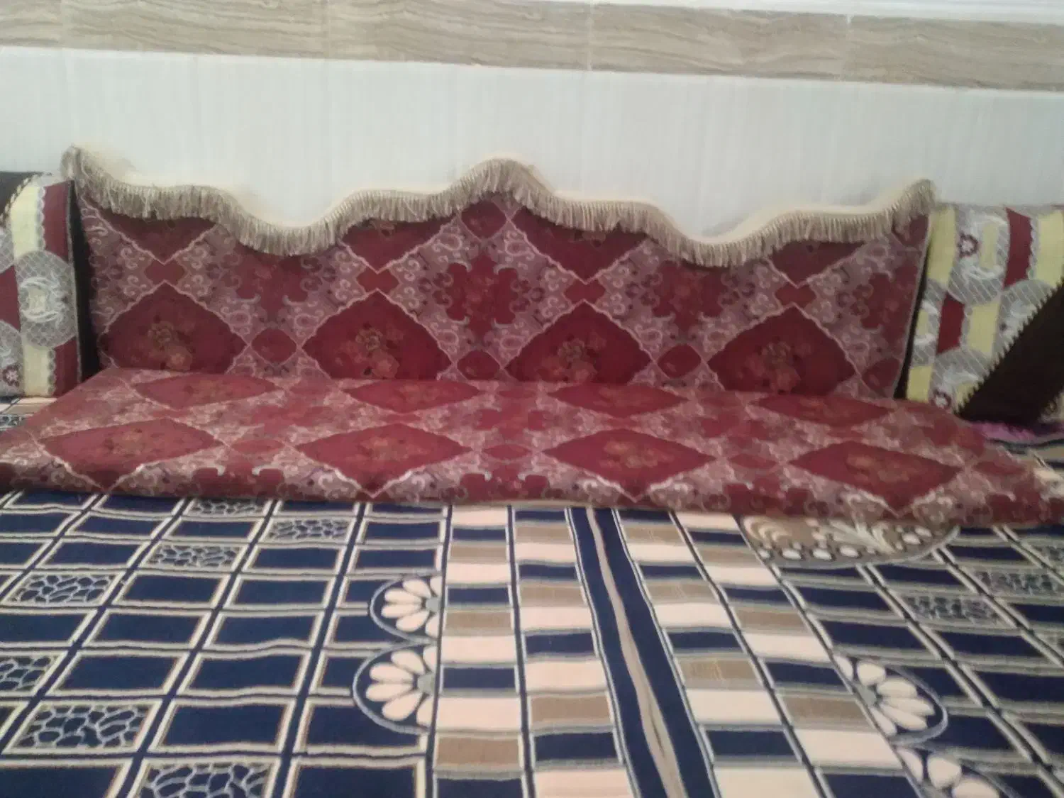 پشتی خلیجی  بادشک زیرش فر شی|پشتی|هندیجان, |دیوار