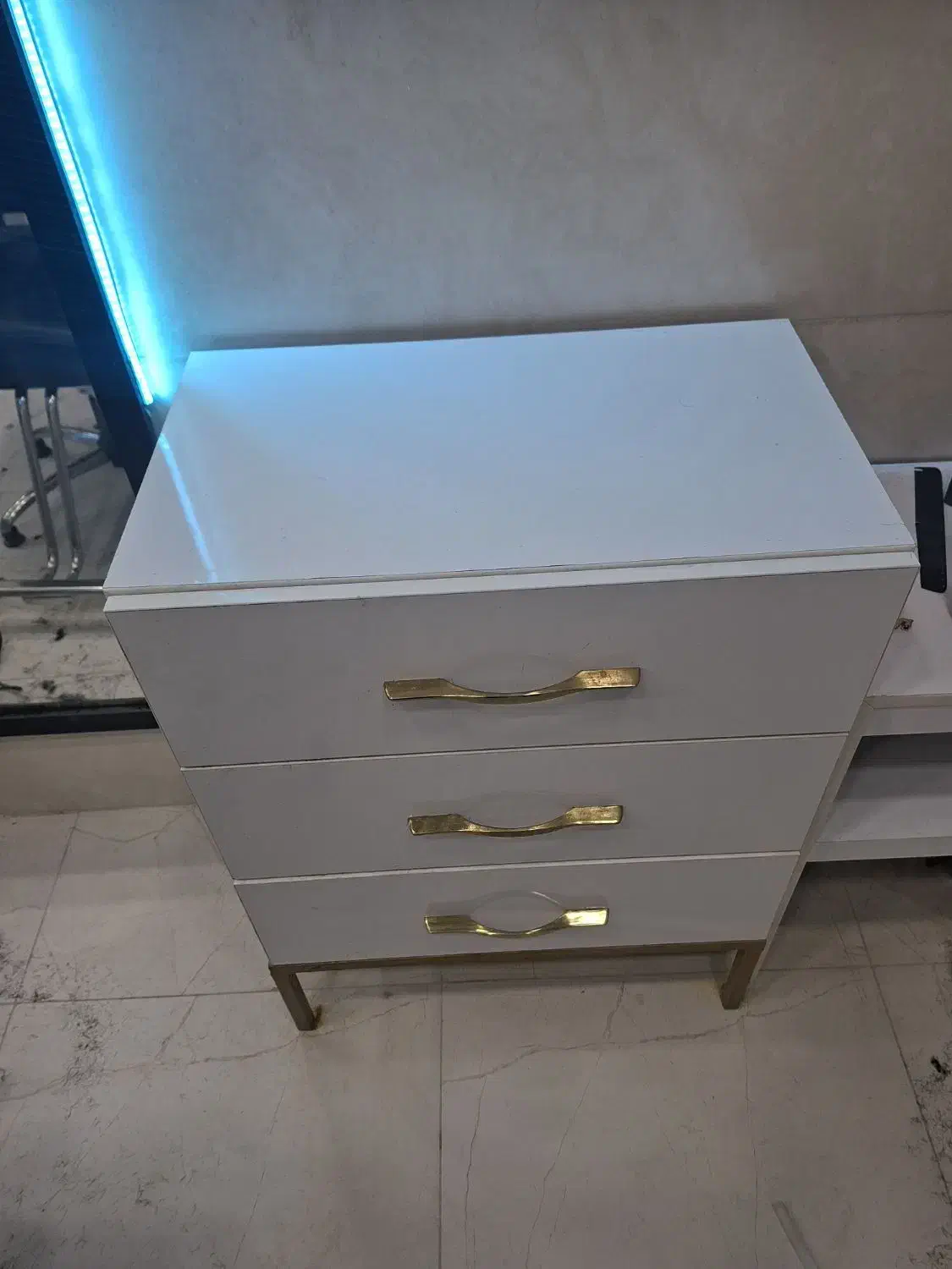 میز کار و کمد ۸۰ در ۴۰ با ۳ کشو|میز تحریر و کامپیوتر|بهبهان, |دیوار