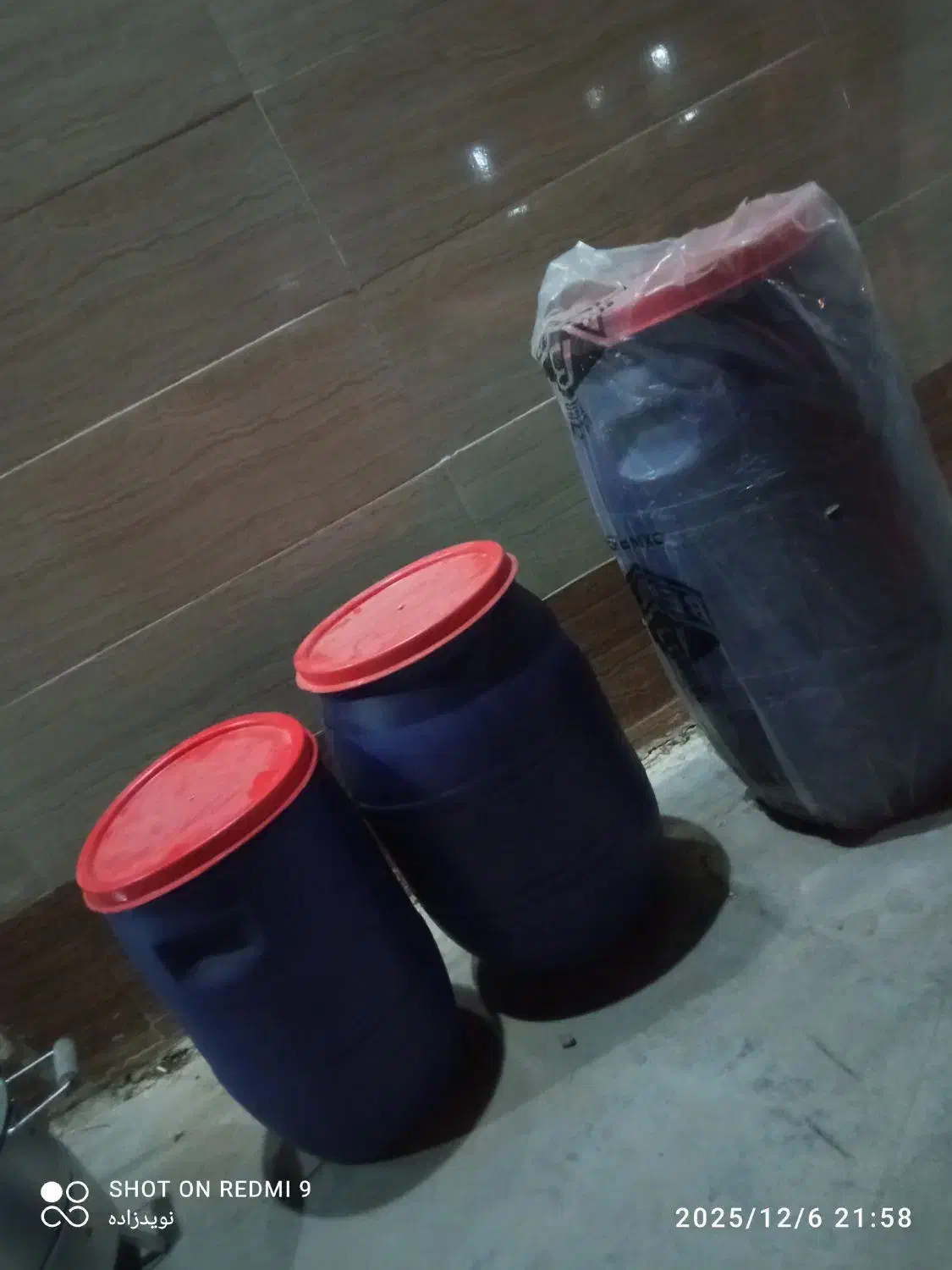 بشکه  بزرگ|ظروف نگهدارنده، پلاستیکی، یک‌بارمصرف|شوشتر, |دیوار