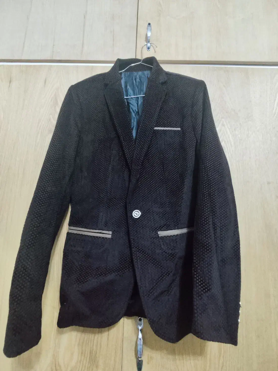 چهار عدد کت در حد نو|لباس|اشکذر, |دیوار