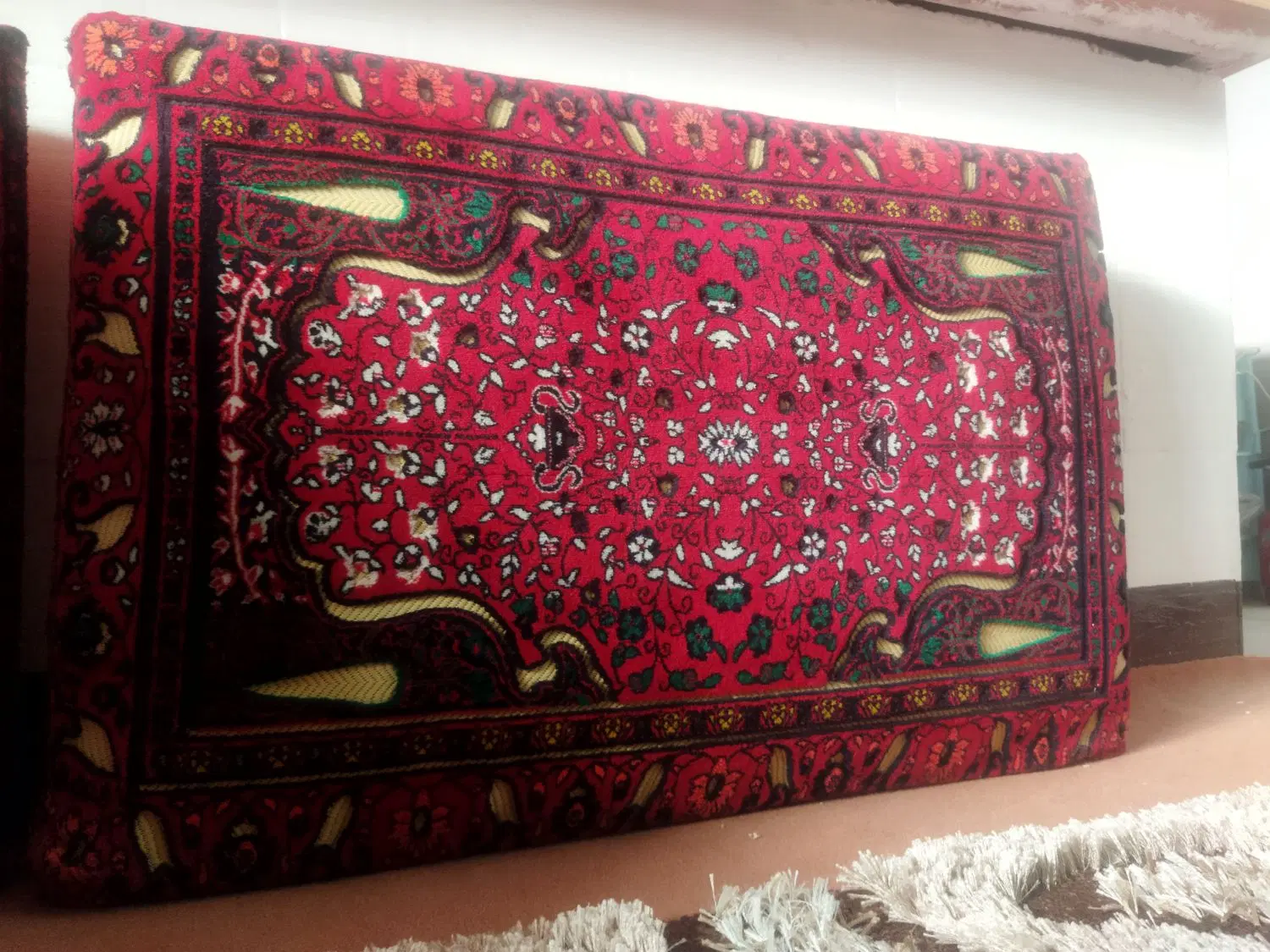 پشتی مخطع|پشتی|اصفهان, بهارستان|دیوار