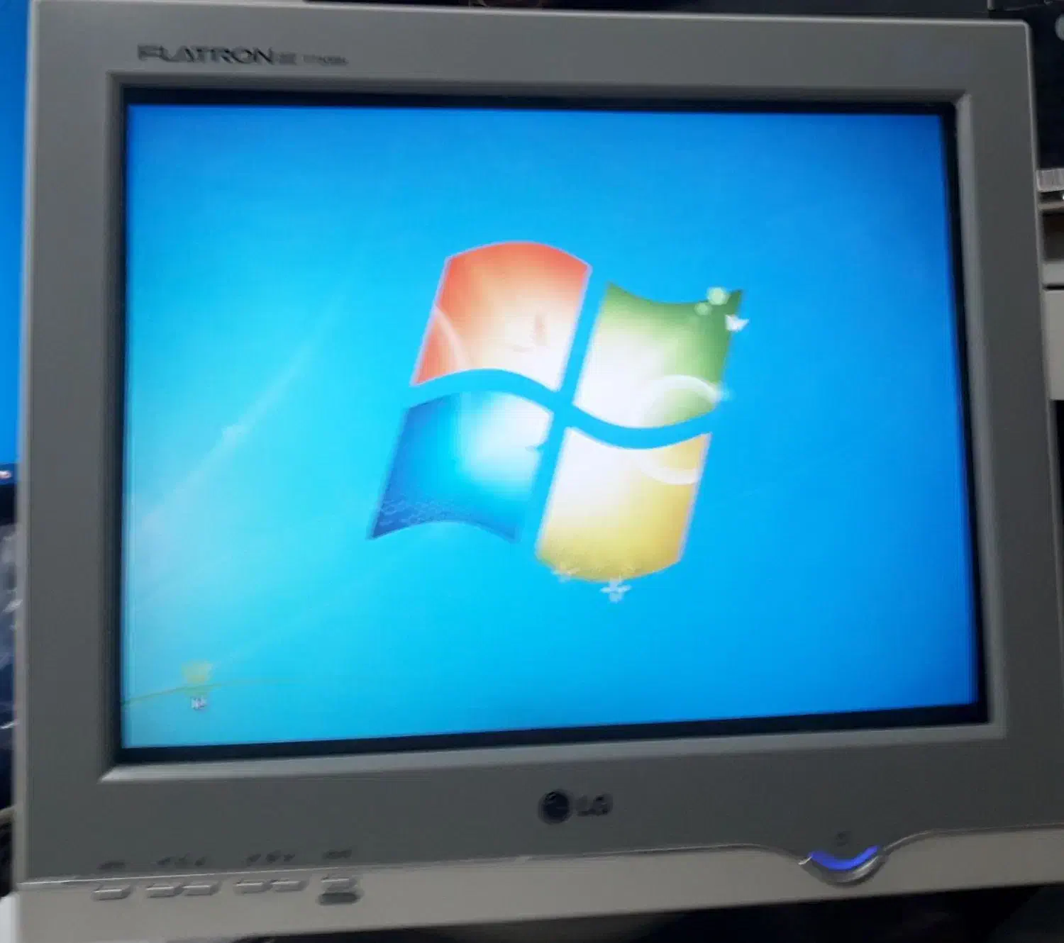 مانیتور ال جی کامپیوتر و دوربین مدار بسته|قطعات و لوازم جانبی رایانه|گرگان, |دیوار