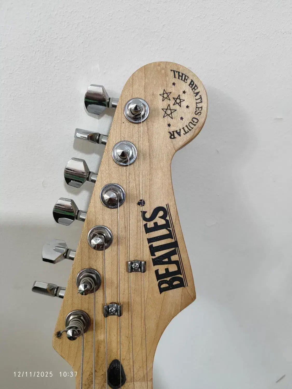 فروش گیتار الکتریک BEATLES|گیتار، بیس، امپلیفایر|بندرعباس, |دیوار