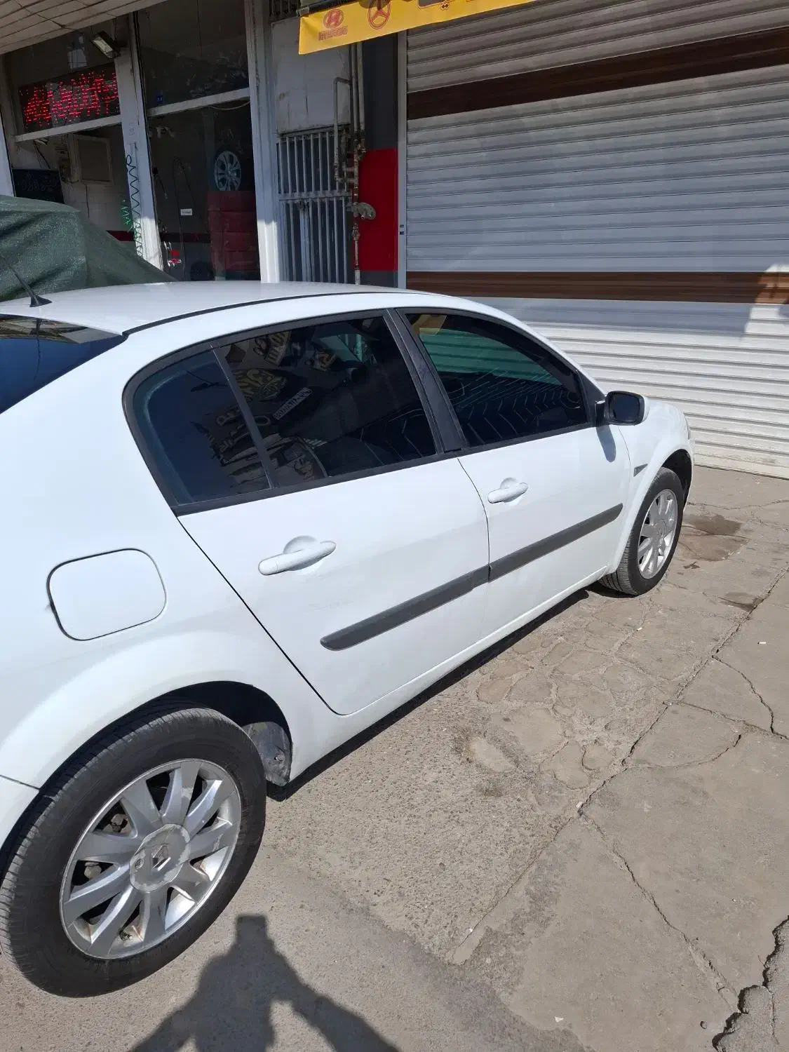 رنومگان ۲۰۰۰ وارداتی سند شخصی|خودرو سواری و وانت|اصفهان, همت‌آباد|دیوار