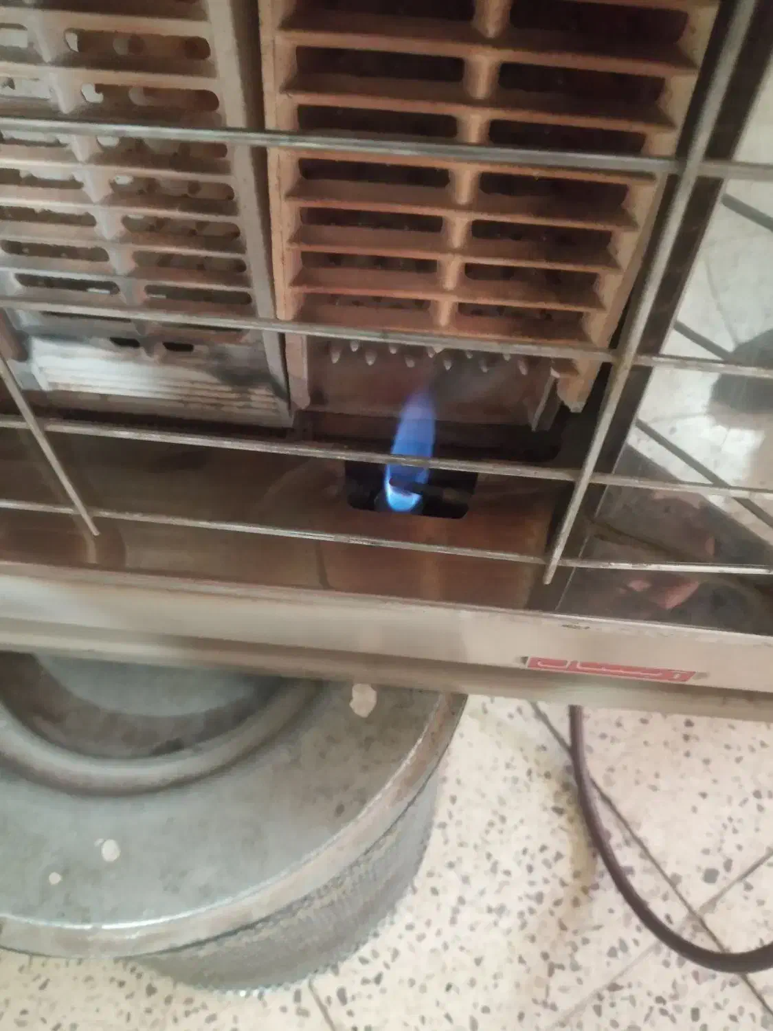 بخاری برقی قدیمی در اقبالیه|بخاری، هیتر، شومینه|اقبالیه, |دیوار