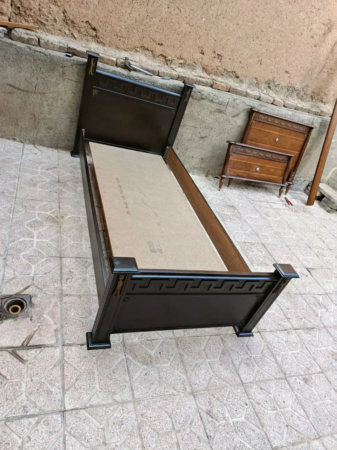 تخت خواب تک نفره درحدنو|تخت و سرویس خواب|تبریز, |دیوار