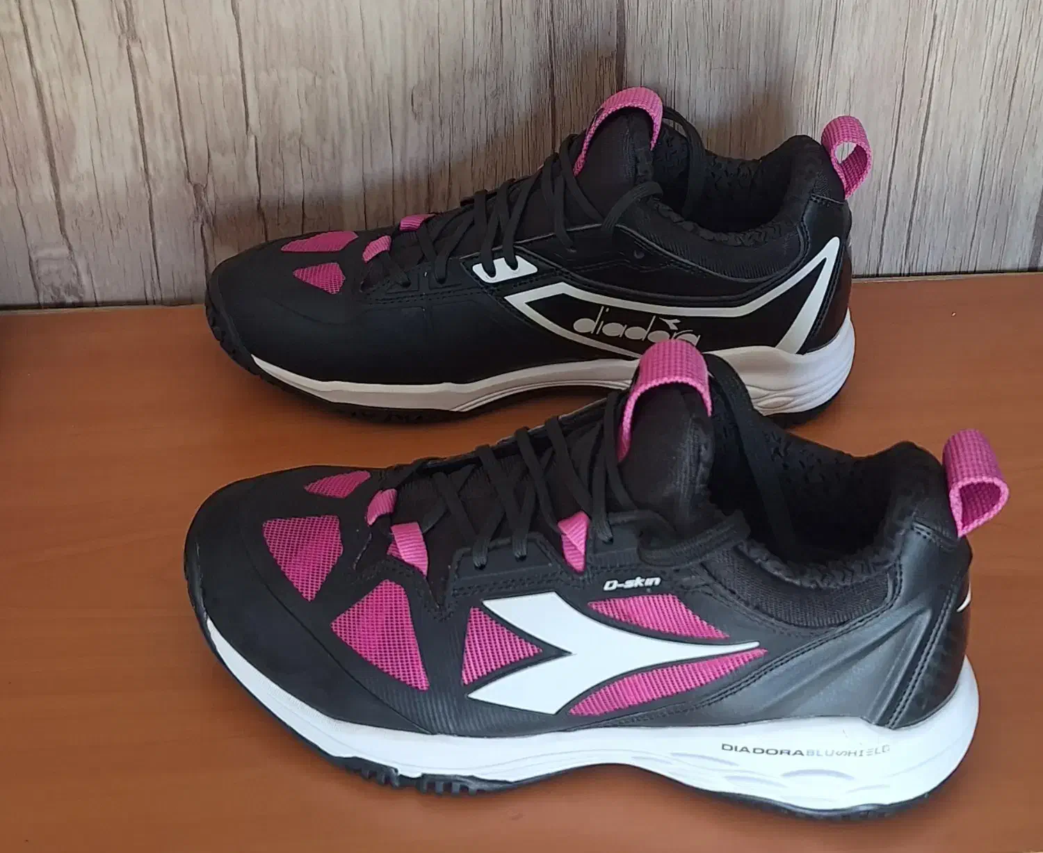 کفش تنیس آکبند و استوک|ورزشهای توپی|فولادشهر, B2|دیوار