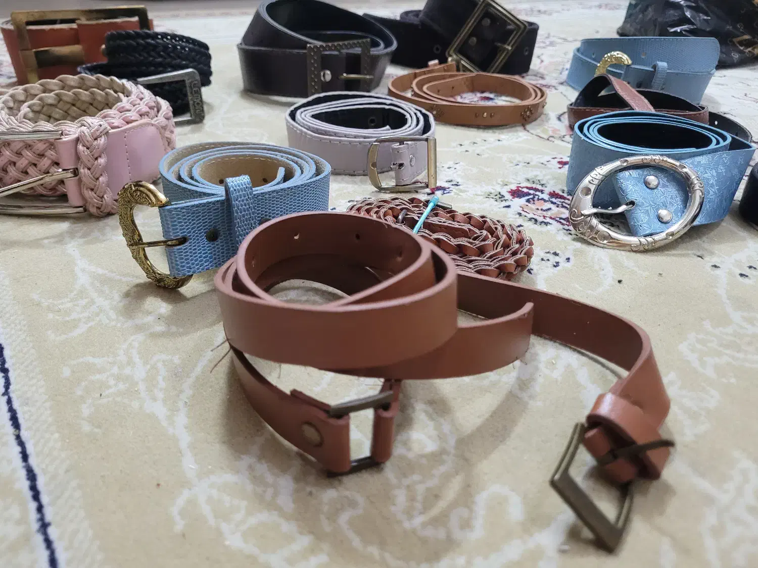 تعدادی کمربند زنانه و پاپوش|کیف، کفش، کمربند|مشهد, سجاد شهر|دیوار