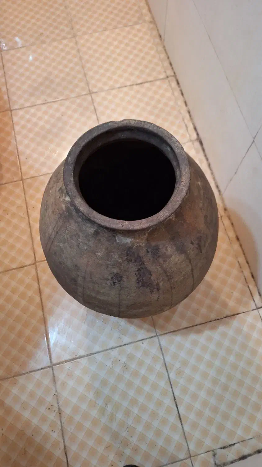 کوزه قدیمی|کلکسیون اشیاء عتیقه|رشت, کوی مهر|دیوار