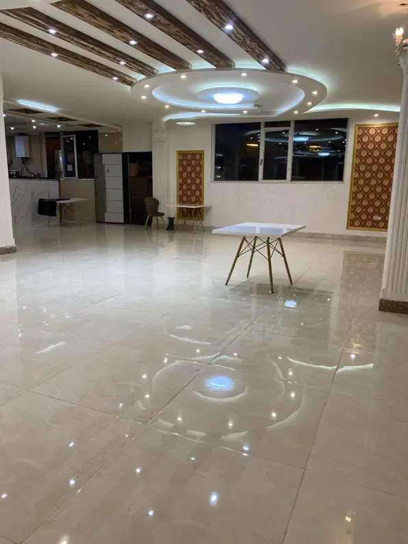 سالن تولد|اجارهٔ کوتاه‌مدت ویلا و باغ|شیراز, انجیره|دیوار