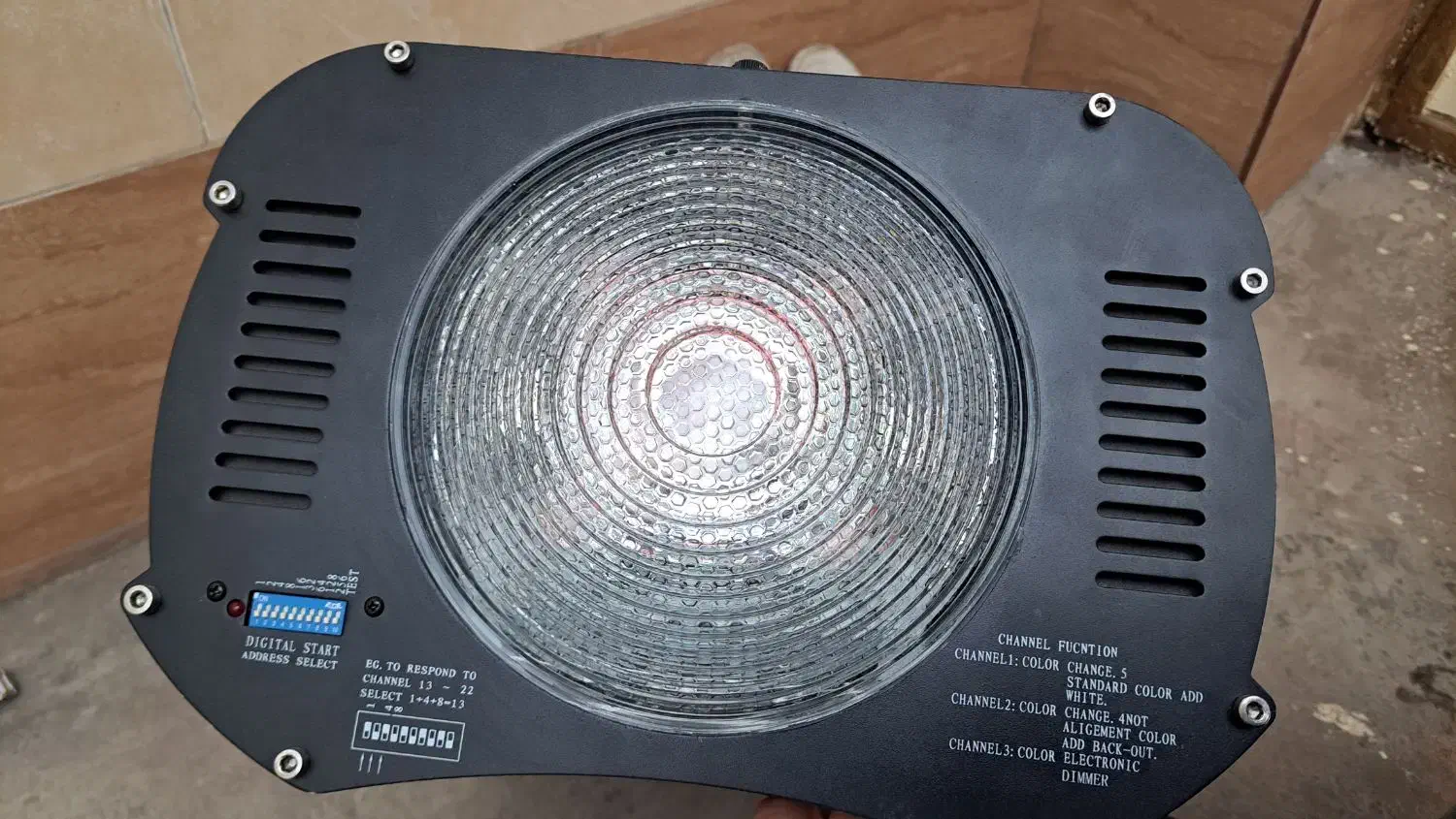 نور آرک برای تصویر برداری|لامپ و چراغ|تهران, فلسطین (میدان انقلاب)|دیوار