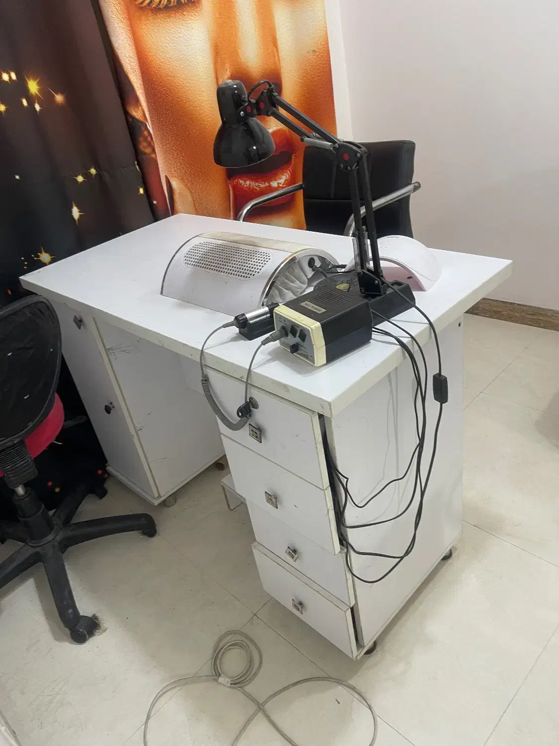 میزناخن محکم‌وسالم|آرایشگاه و سالن‌های زیبایی|رشت, باهنر|دیوار