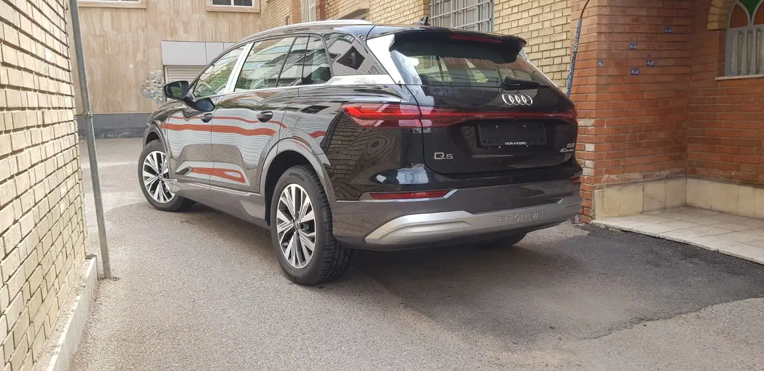 فروش آئودیQ5هفت نفره ۲۰۲۴ زیر قیمت در پارکینگ منزل|خودرو سواری و وانت|شیراز, باغ تخت|دیوار