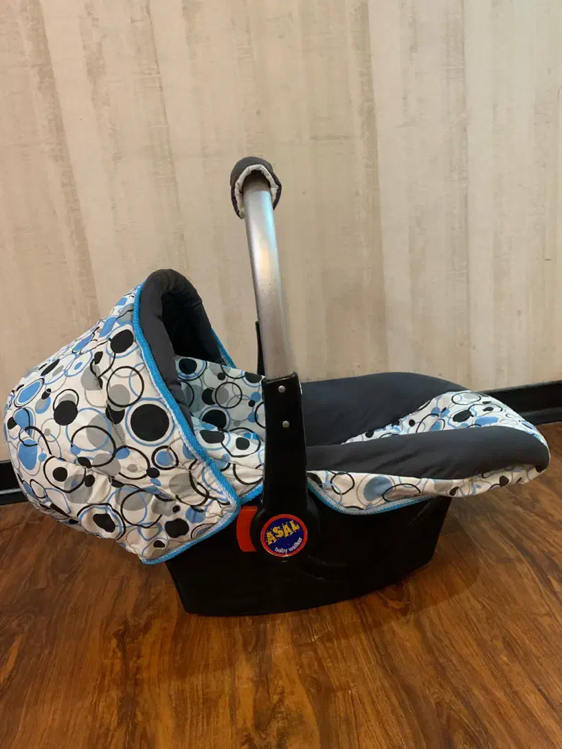 کریر|تخت و صندلی بچه|شیراز, قدوسی غربی|دیوار