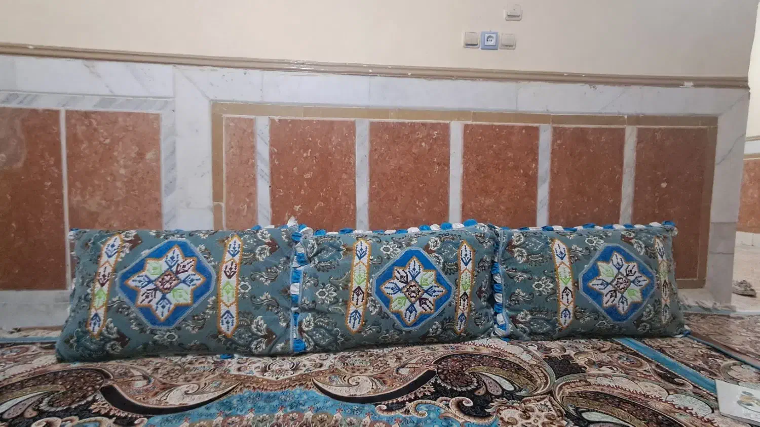 پشتی در حد نو|پشتی|ایرانشهر, |دیوار