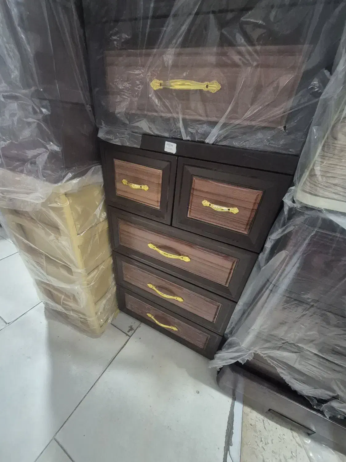 کشو لباس|جاکفشی، کمد، دراور|ساری, |دیوار