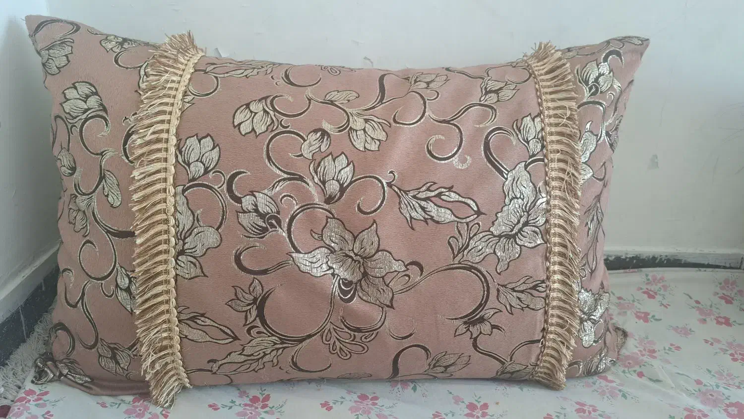 بالش و زیر گوشی|رختخواب، بالش، پتو|لردگان, |دیوار