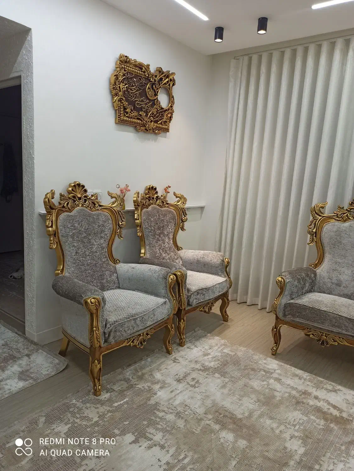 مبل ۹ نفره سلطنتی و تابلو کار دست|مبلمان خانگی و میز عسلی|قم, پردیسان|دیوار