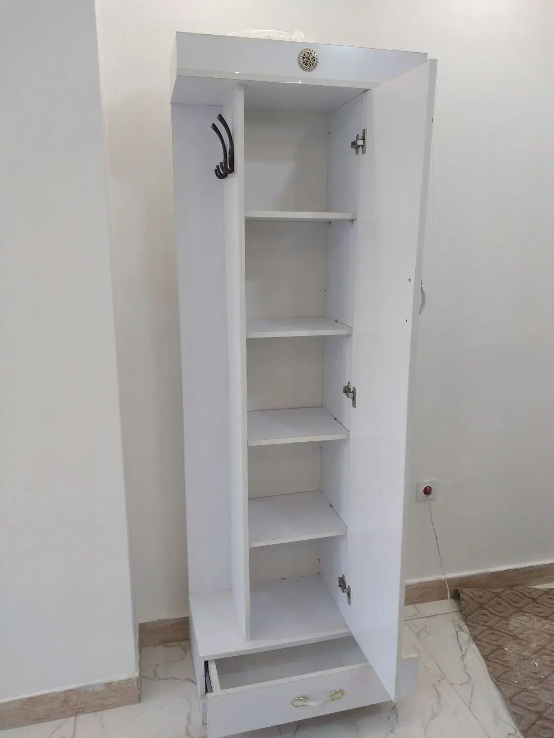 جاکفشی|جاکفشی، کمد، دراور|رشت, یخسازی|دیوار