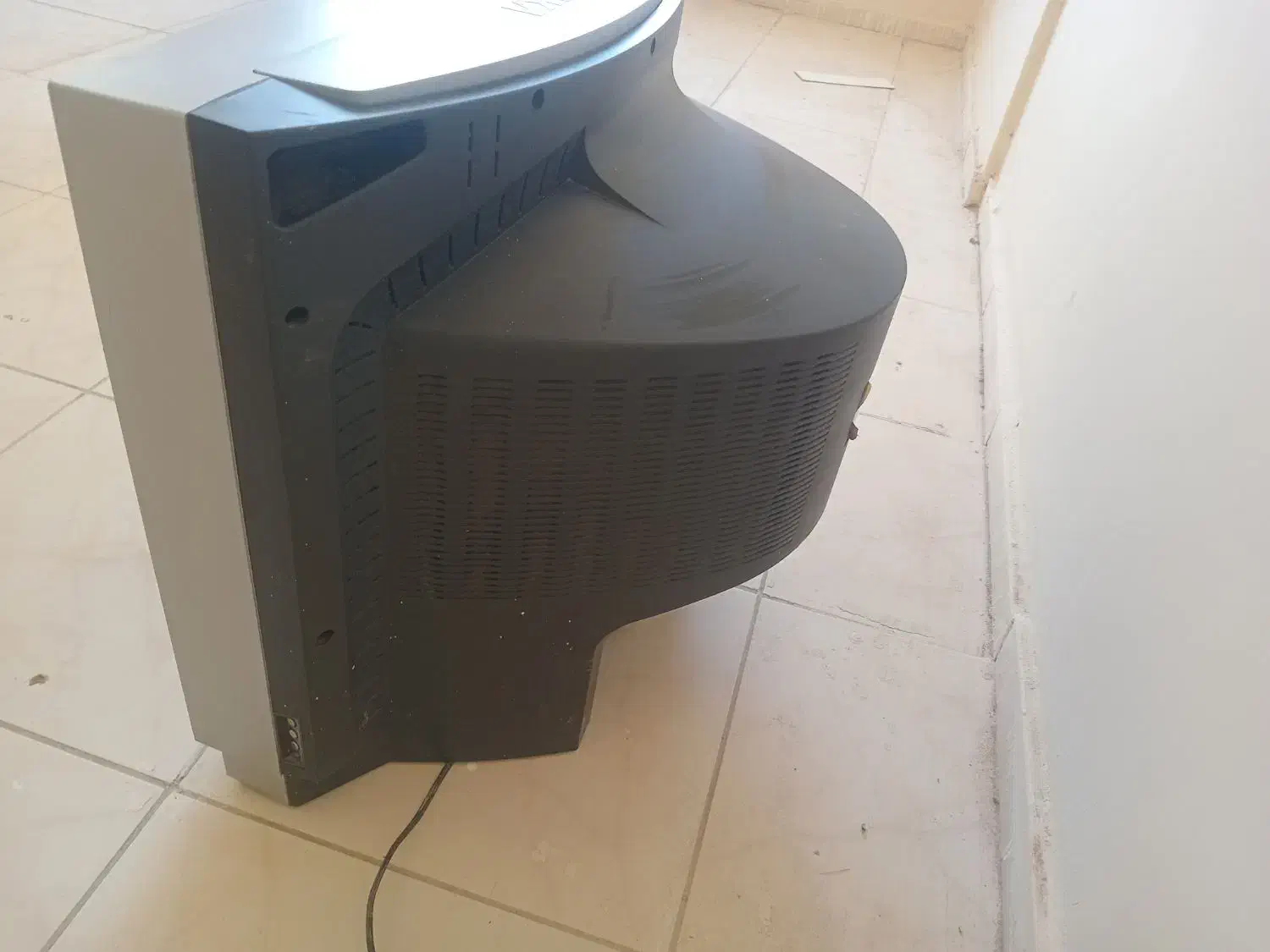 تلویزیون ۲۹اینچ پارس|تلویزیون و پروژکتور|پرند, فاز ۶|دیوار