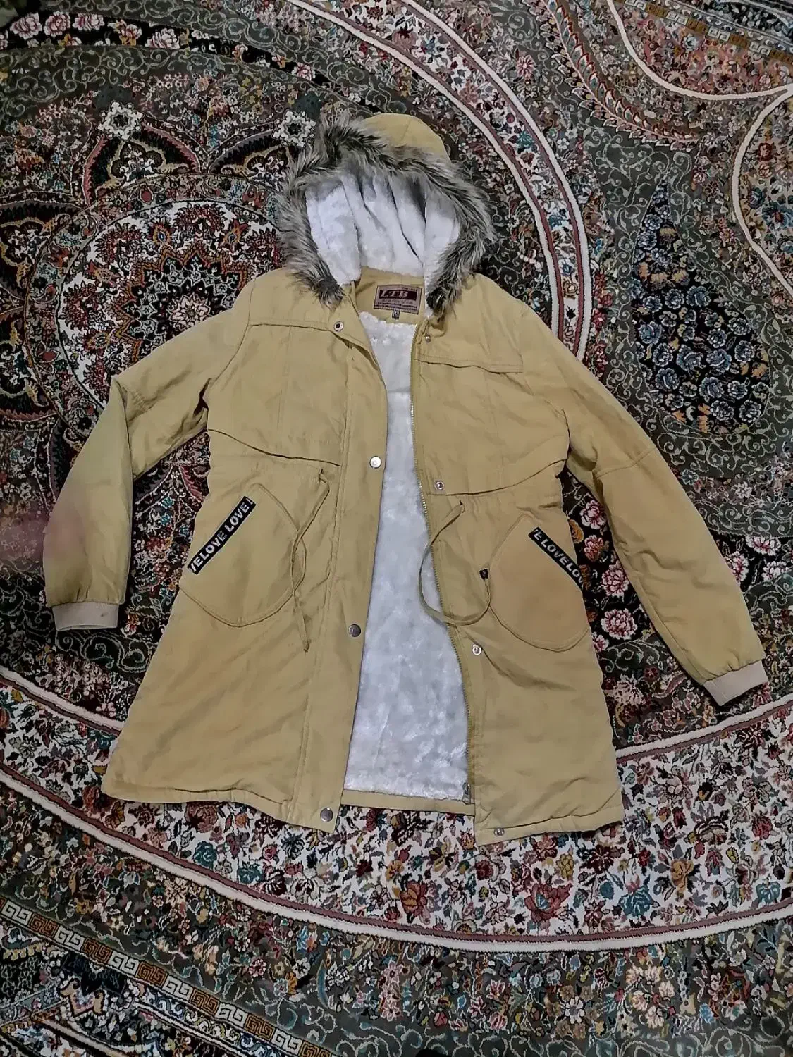 سه عدد پالتو در حد نو یکیش ک اصلا استفاده نشده|لباس|شهریار, ابراهیم‌آباد|دیوار